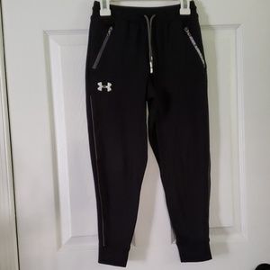 Under Armour sweat size small 6-7